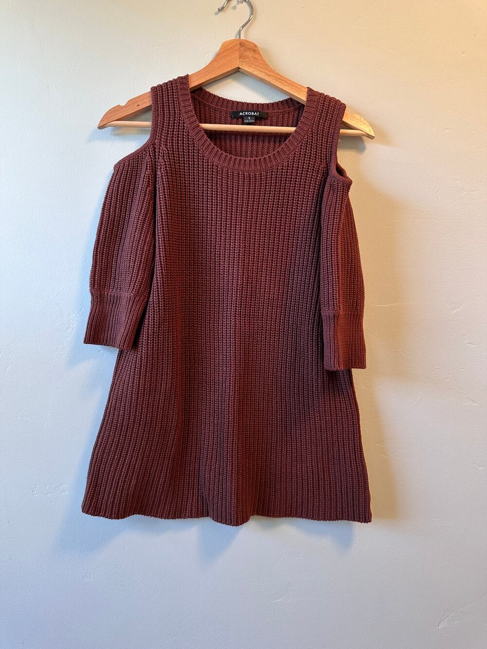 Boutique Cable Knit Cold Shoulder Sweater in Rust / Brown